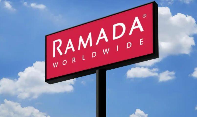 Ramada By Wyndham Butte Hotel Exterior foto